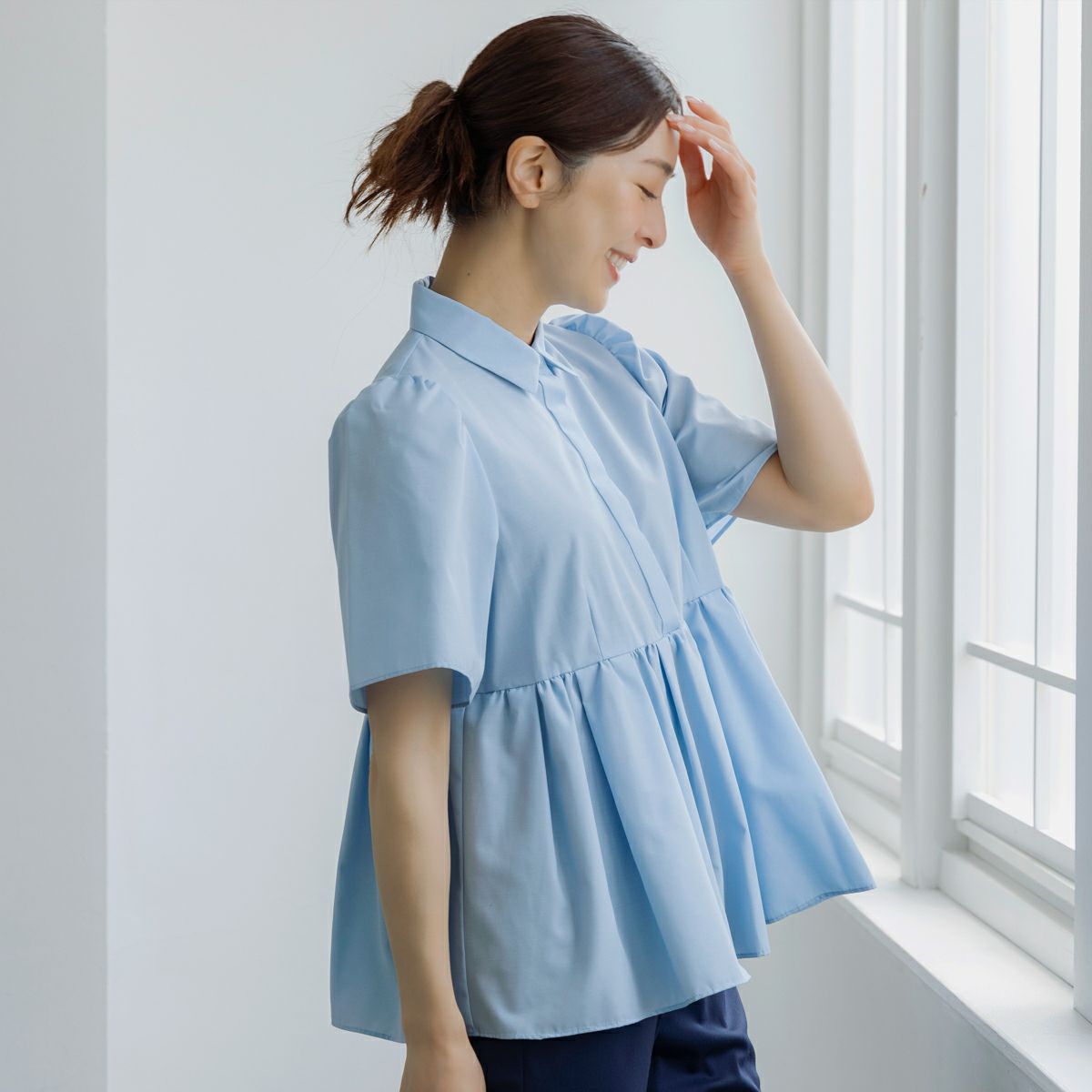 Sono - 21SS 1 sono ライトブルー　ギャザースリーブ　ブラウス SONO THE STANDARD】【SONO】ハミングギャザーブラウス