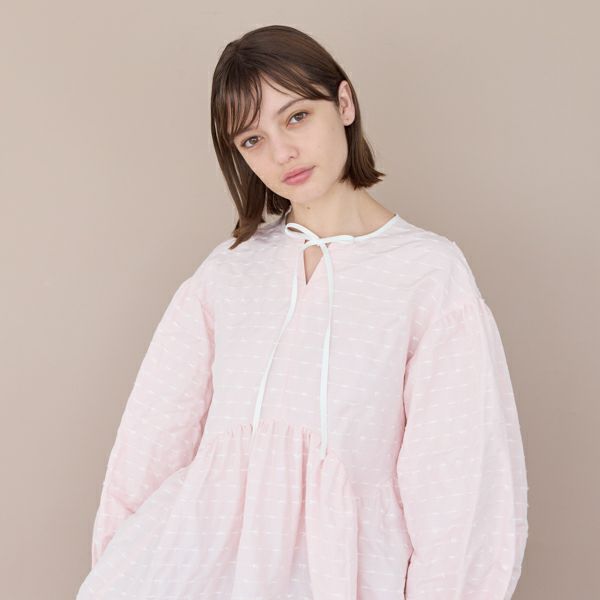MAISON SONO】サテントリミングパフィーフレアブラウス