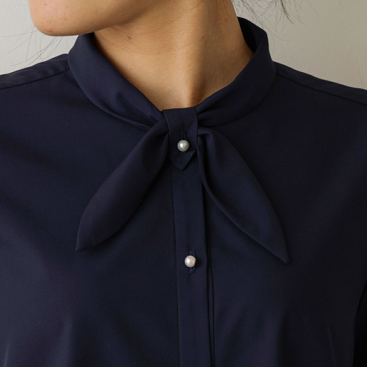 SONO NAVY】ミニスカーフカラーサップルフレアブラウス