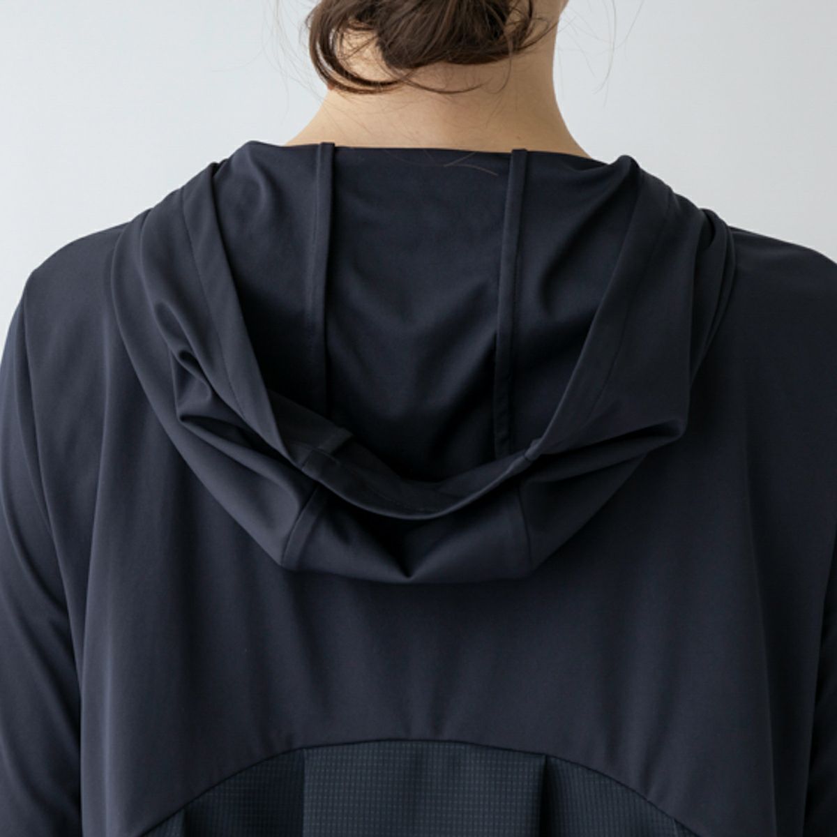 未使用 SONO ティアードフレアチュニックフーディ ラッシュガード ブラック Sono ラッシュガード 「売上No.1」年中使える/ご自宅でお洗濯